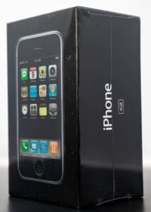ஏலத்தில் அதிக விலைக்கு விற்கப்பட்ட Apple iPhone