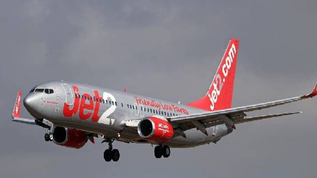 திடீரென புறப்பட்ட இடத்துக்கே திரும்பிய விமானம்