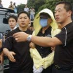 பெண்களை தேடி தேடி வேட்டையாடிய கொரியாவின் ரைன்கோட் சீரியல் கில்லர்