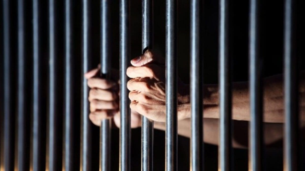 அரசியல்வாதிகள் உட்பட ஏழு பேருக்கு கடூழிய சிறைத்தண்டனை விதிப்பு