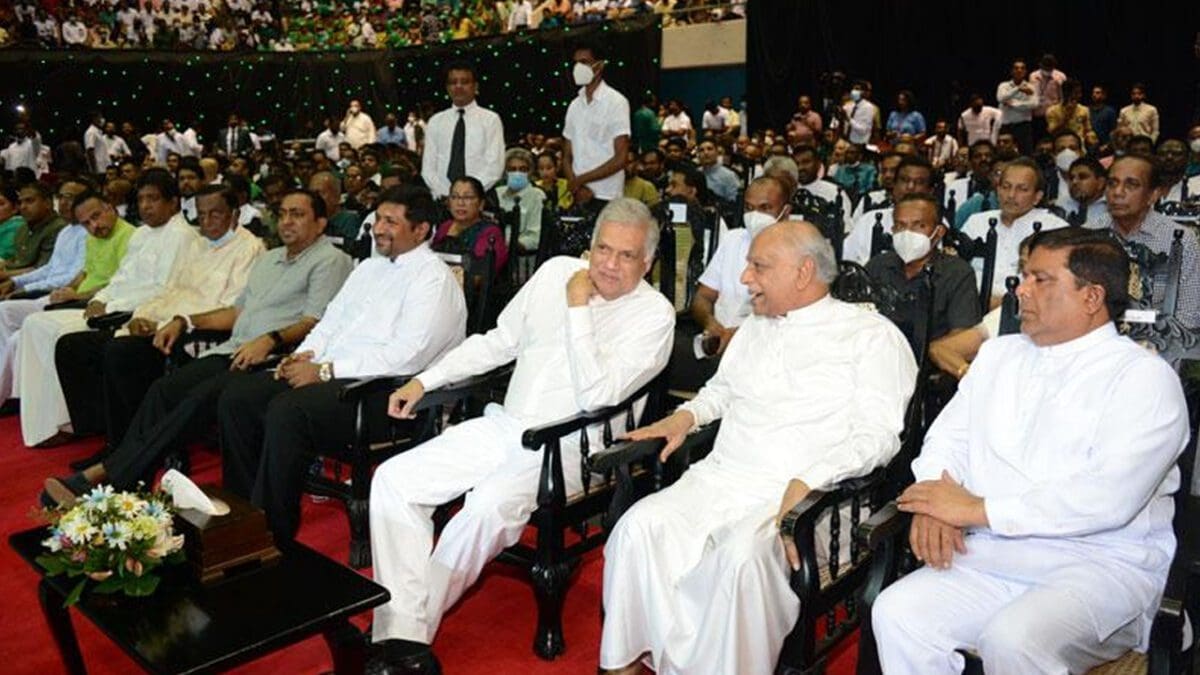 அரசியல்வாதிகளுக்கு பிரம்மாண்ட விருந்து வைக்கும் ஜனாதிபதி