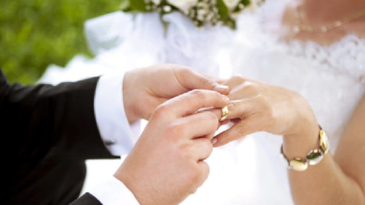 சர்ச்சையை ஏற்படுத்திய நாடாளுமன்ற உறுப்பினரின் மகனின் திருமணம்