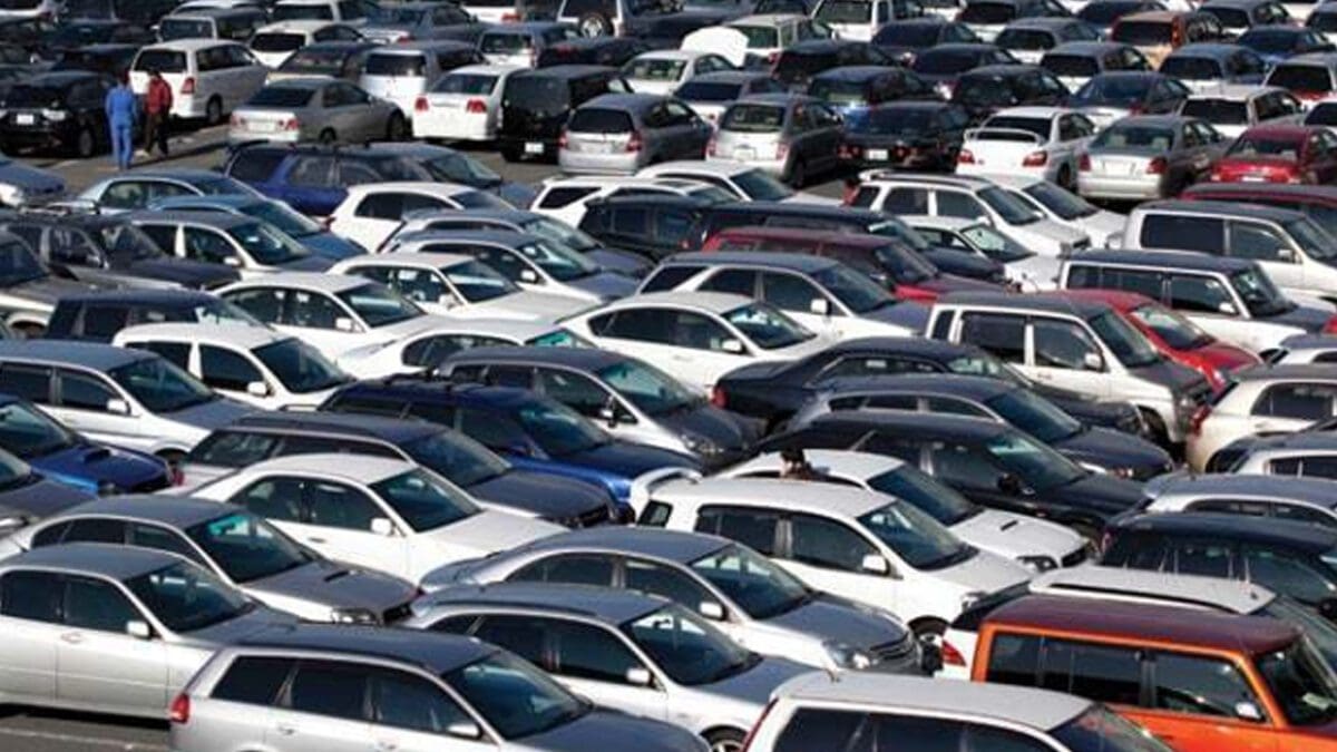 இலங்கையில் வாகன இறக்குமதி தொடர்பில் அரசாங்கம் தகவல்