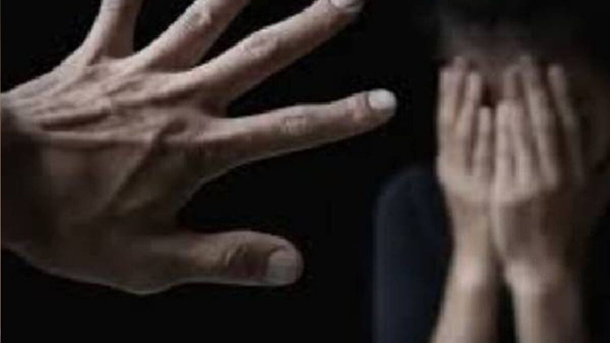 பழங்குடி பெண்ணுக்கு கொடூரம்! பிறப்புறுப்பில் மிளகாய் பொடி தூவி சித்ரவதை