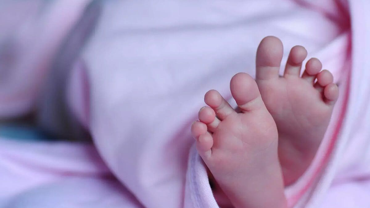 800 ரூபாய்க்கு 8 மாத குழந்தையை விற்ற தாய்!