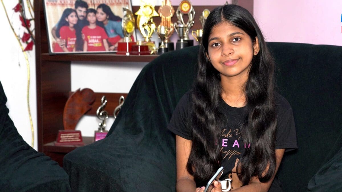 யாழ்ப்பாணத்திலிருந்து சரிகமப நிகழ்ச்சியில் பங்குபற்றியிருக்கும் கில்மிசா யார் தெரியுமா?