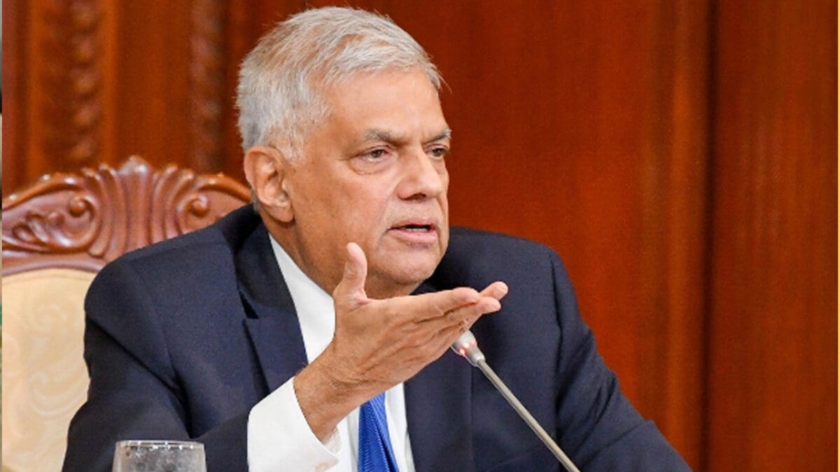 அரச அதிகாரிகள்,பொலிஸார் தொடர்பில் ஜனாதிபதி பிறப்பித்துள்ள உத்தரவு