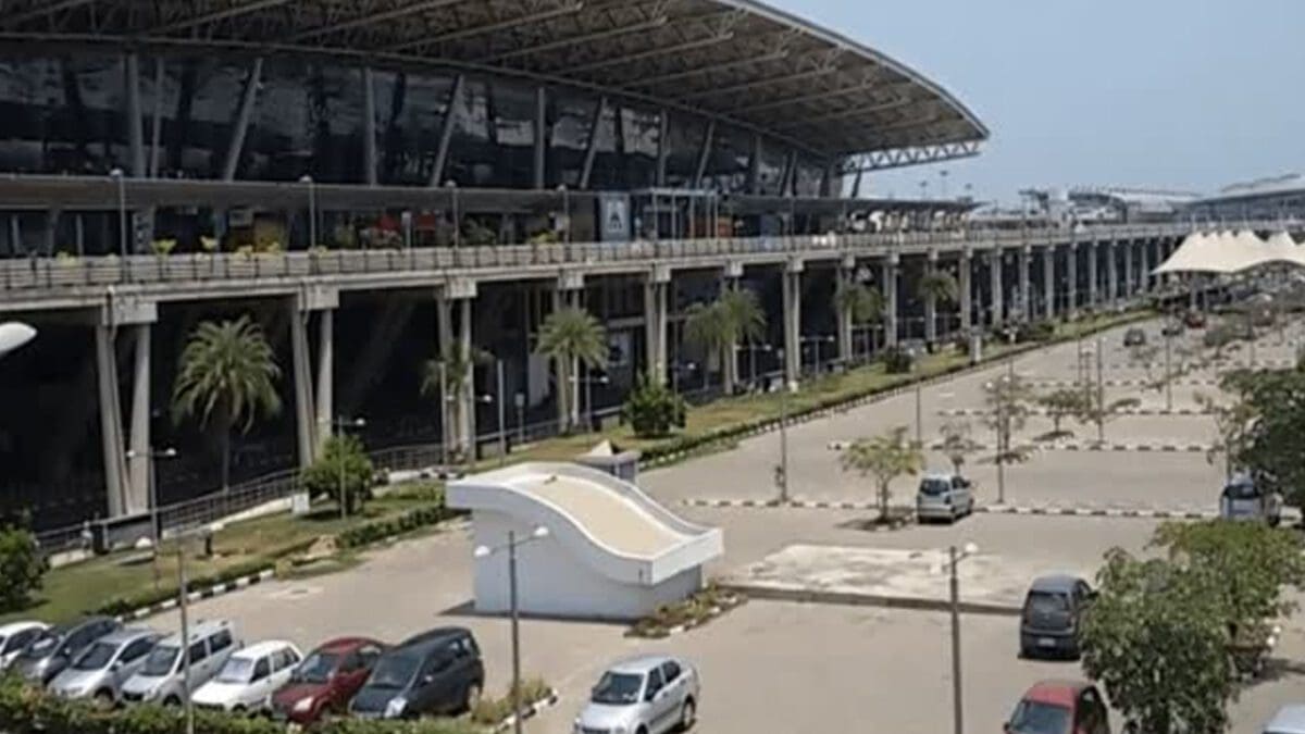 சென்னை விமான நிலையத்தில் இரு இலங்கையர்கள் மயங்கி விழுந்து மரணம்