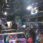 உயிரை கையில் பிடித்துக்கொண்டு பயணம் செய்யும் பயணிகள்