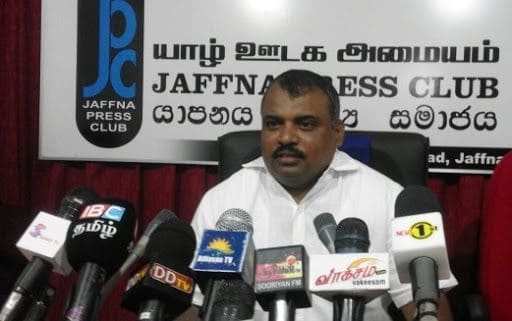 பெண்களை பலவந்தமாக தள்ளி நெஞ்சிலேயே அடித்த ஆண் பொலிஸார்! கஜேந்திரன் சீற்றம்!!!