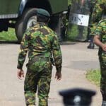 வீடொன்றில் இருந்து பல இராணுவ சீருடைகள் மீட்பு! சுற்றிவளைத்த பாதுகாப்பு படை