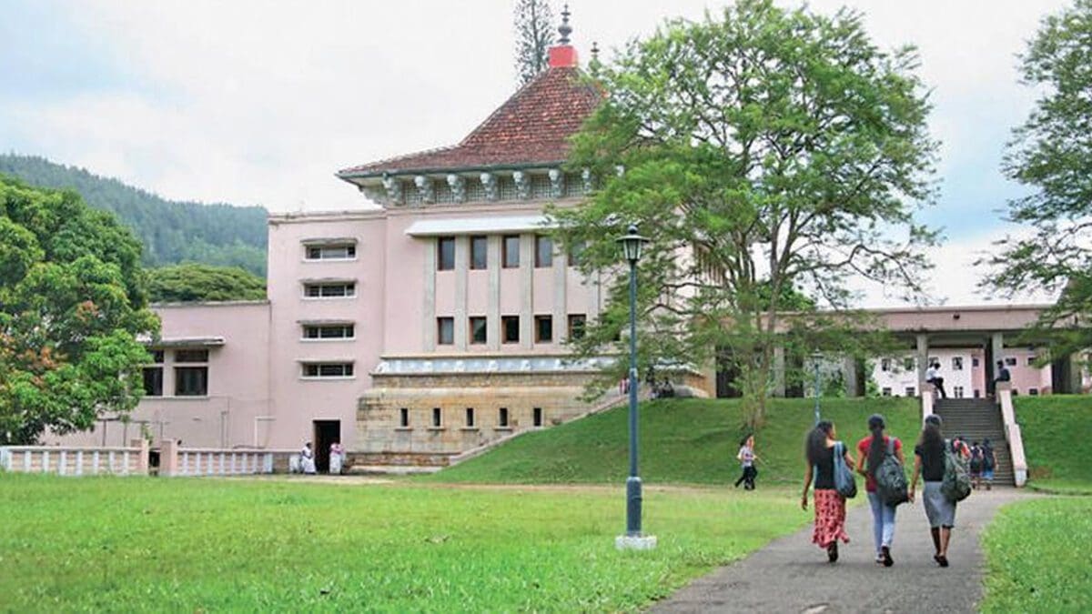 பேராதனை பல்கலைக்கழக மாணவன் விபரீத முடிவு