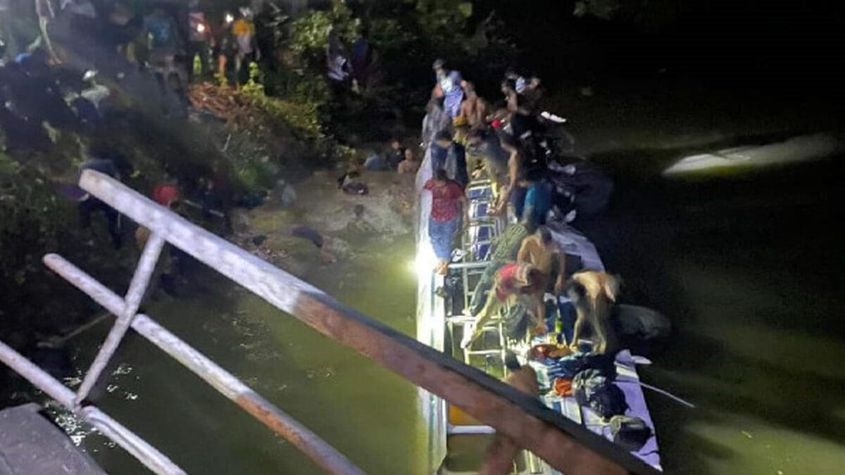 இலங்கையை உலுக்கிய விபத்து! பேருந்தில் பயணித்த நபரின் திகில் அனுபவம்