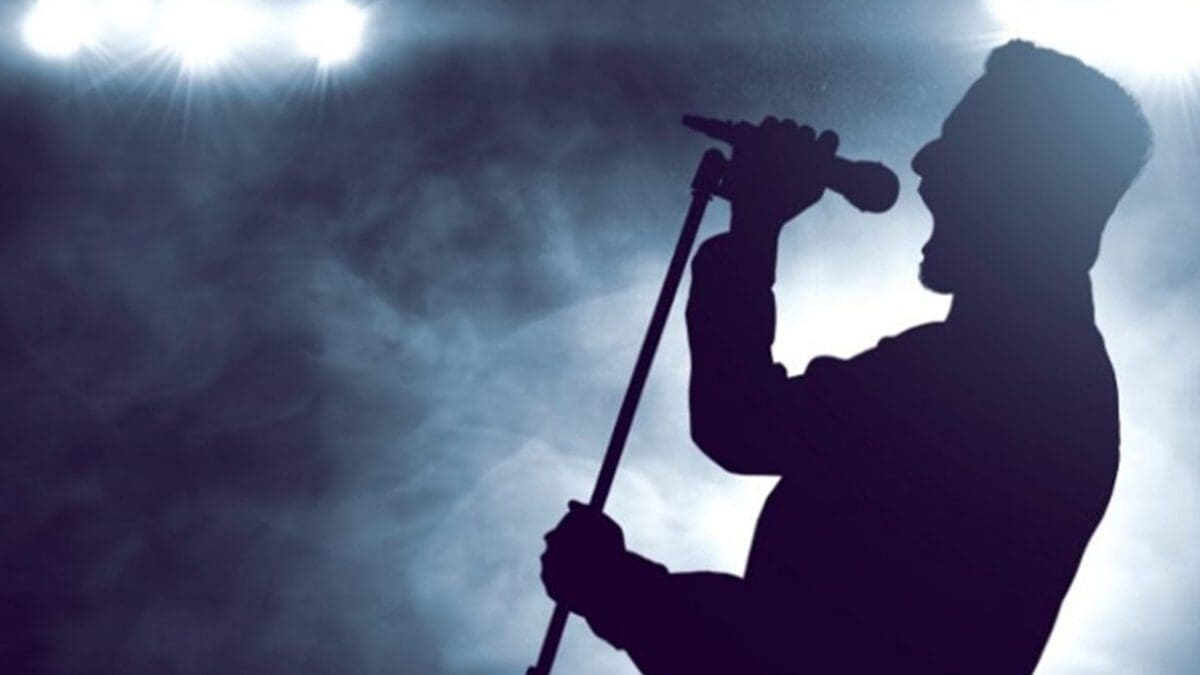 இலங்கையில் உணவுக்காக பரபரப்பை ஏற்படுத்திய பிரபல பாடகர்