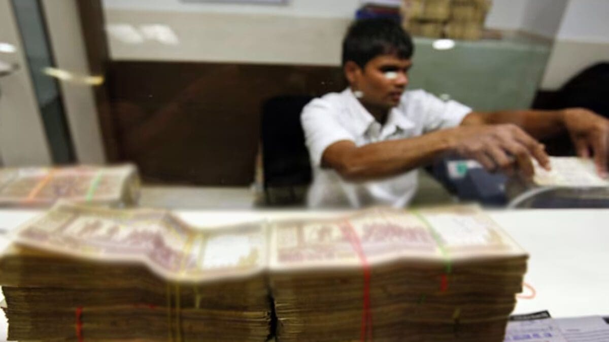 வங்கியில் பணம் வைப்பிலிட்டுள்ளவர்களுக்கான செய்தி!