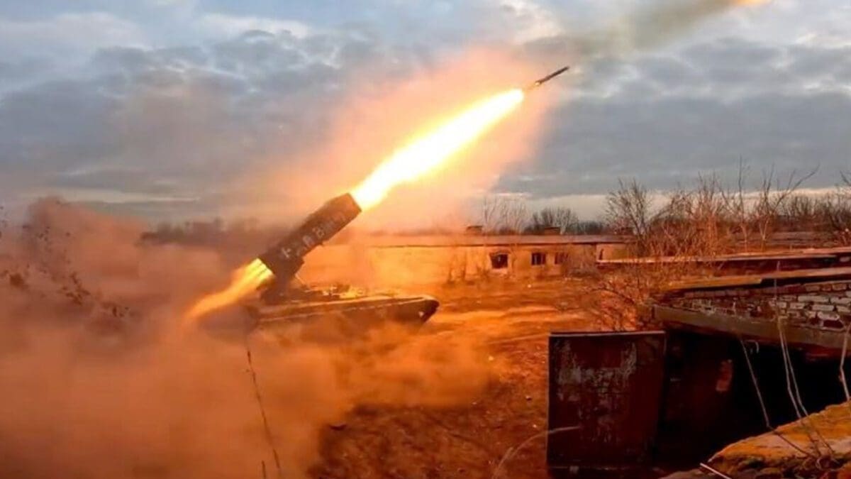 உக்ரைன் முழுவதும் குண்டுமழை பொழிந்த ரஷ்யா