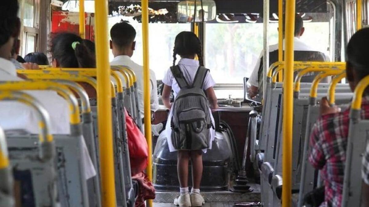 வறிய மாணவர்களுக்கு இலவச பயணச்சீட்டு!