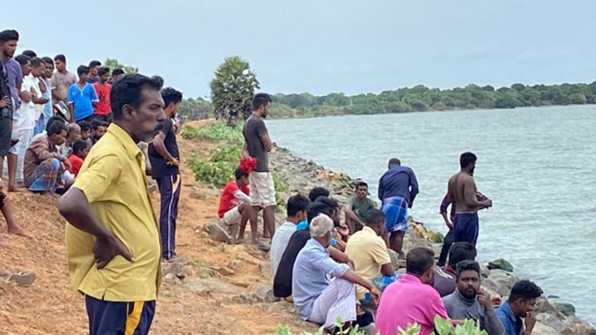 படகு கவிழ்ந்ததில் ஒருவர் உயிரிழப்பு : மற்றுமொருவர் மாயம்