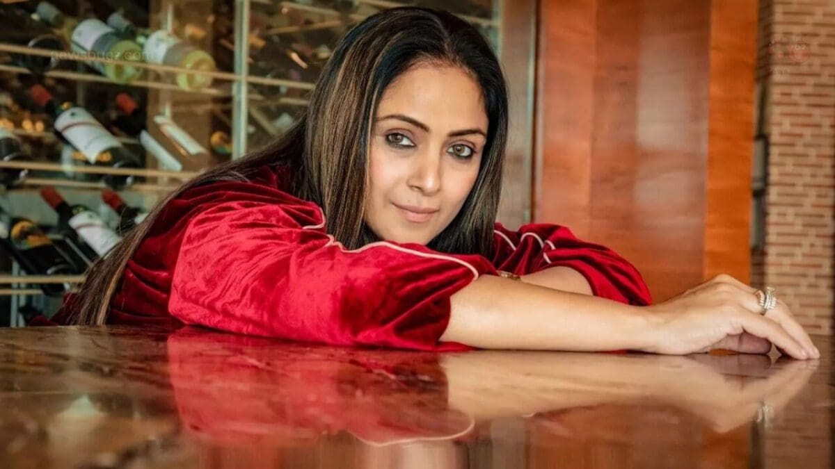 முதல் முதலில் சிம்ரன் காதலித்த பிரபல நடிகர் யார் தெரியுமா?. முறிந்து கொண்ட காதல்