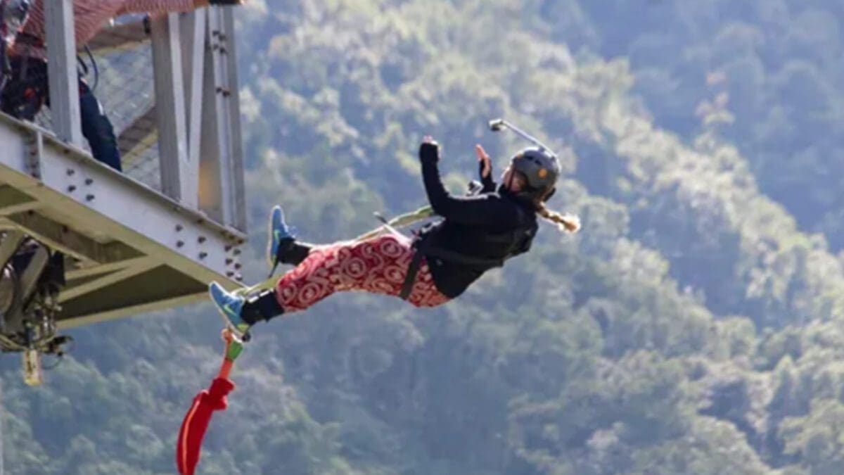 இலங்கையில் முதன் முறையாக பங்கீ ஜம்பி