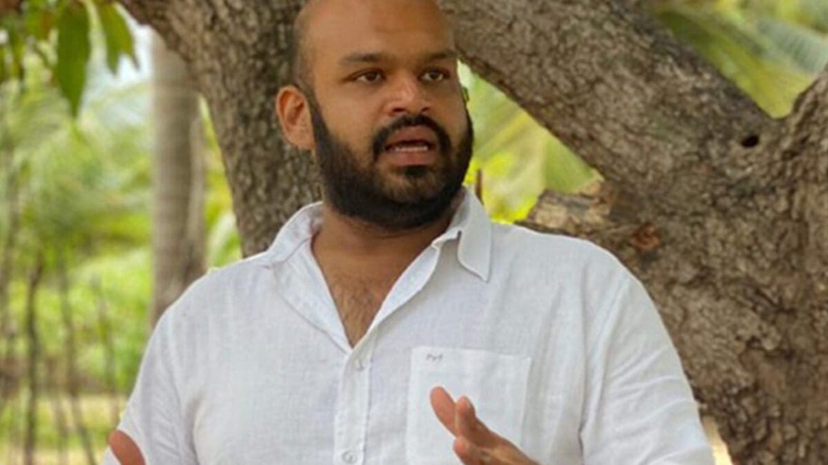 பெண்கள் குளிப்பதை ரகசியமாக படமெடுக்கும் மட்டக்களப்பு அரசியல்வாதிகள்!