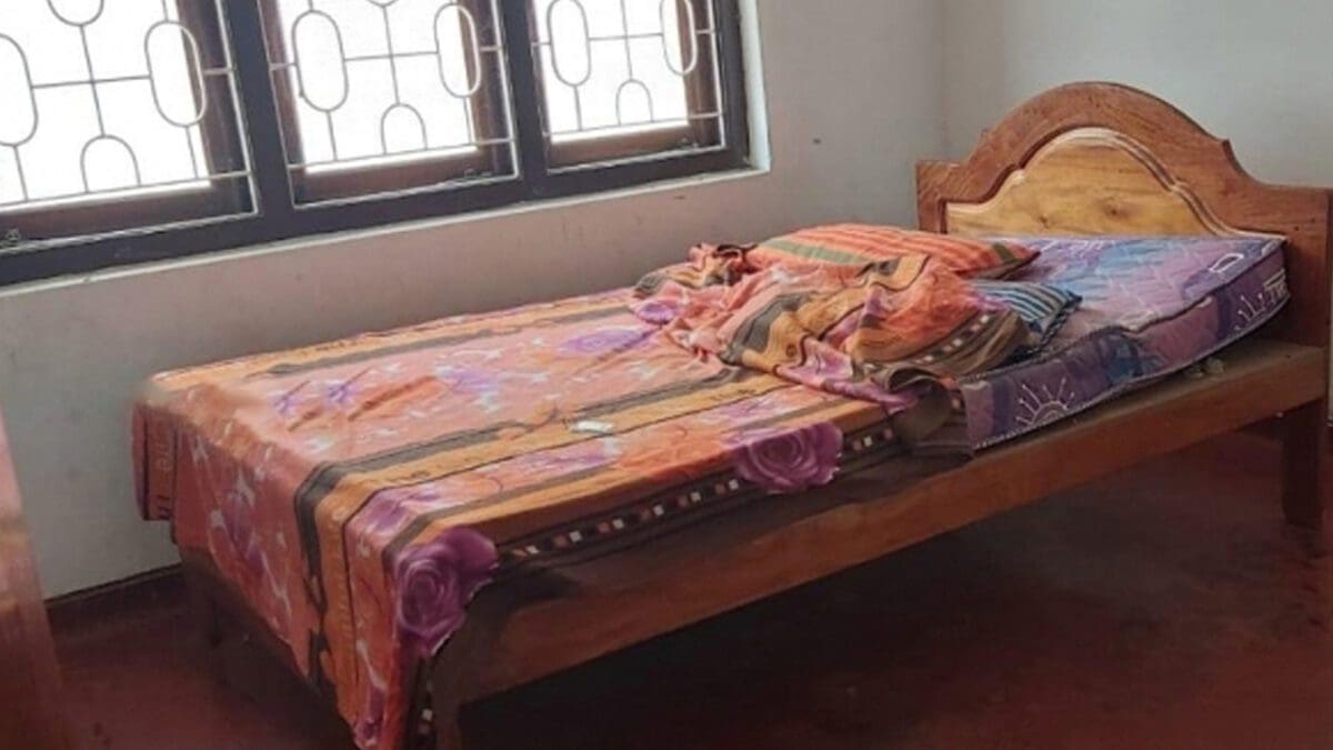 விடுதி அறைக்குள் மர்மமான முறையில் உயிரிழந்த யுவதி!