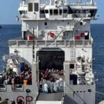 விபத்தில் சிக்கிய 2 கப்பல்... புலம்பெயர் தாயார் பிஞ்சு குழந்தையுடன் மரணம்: 30 பேர்கள் மாயம்