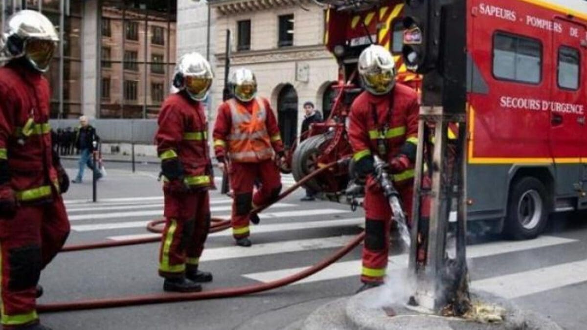 பிரான்ஸின் பாரிஸ் நகர குடியிருப்பில் வெடிப்பு விபத்து: 5 பேர் படுகாயம்