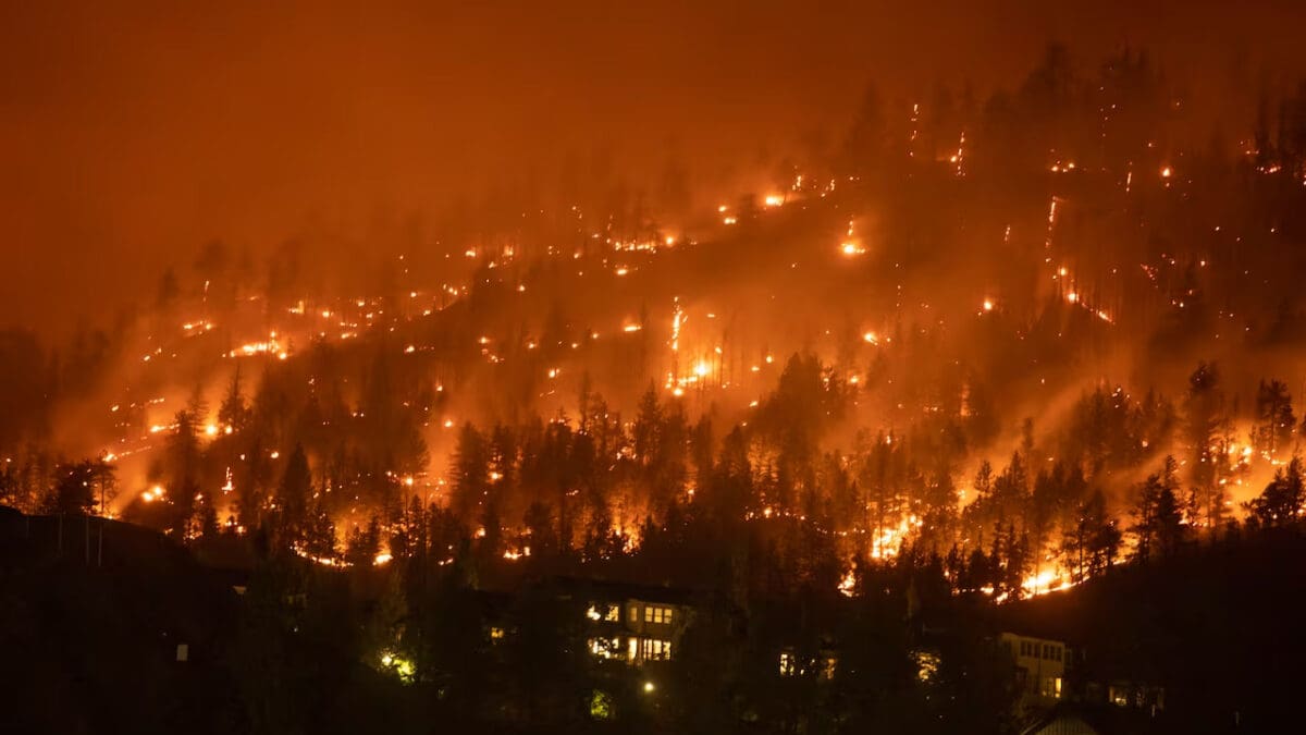 கொழுந்துவிட்டெரியும் கனேடிய மாகாணம்... கடும் எச்சரிக்கை