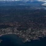 நடுவானில் இயந்திரக் கோளாறு!!  கடலில் இறக்கிய விமானம்