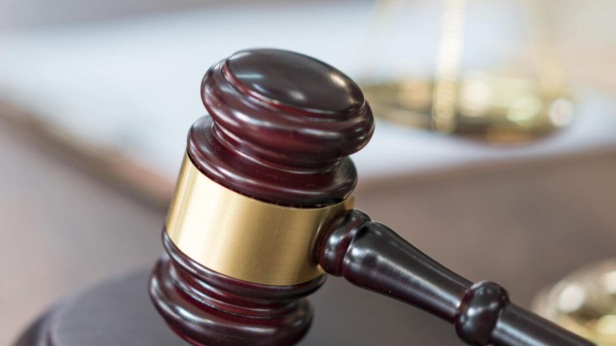 ஆபாசமாக இணையத்தில் வெளியான புகைப்படங்கள்: பெண்ணுக்கு 9,000 கோடி இழப்பீடு