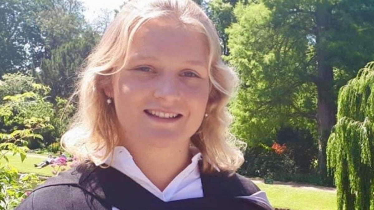 சைக்கிளில் இருந்து தூக்கி வீசப்பட்டு பிரித்தானிய இளம்பெண்