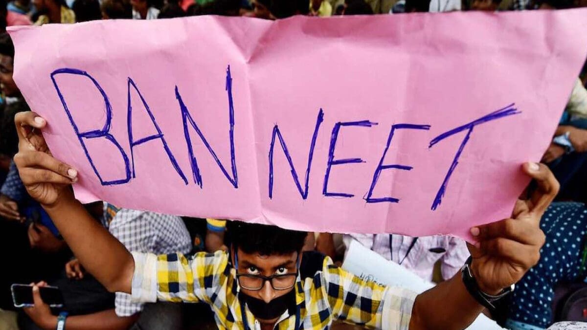 நீட் தேர்வால் பலியான இரண்டு உயிர்கள்! தமிழகத்தில் அதிர்ச்சி!