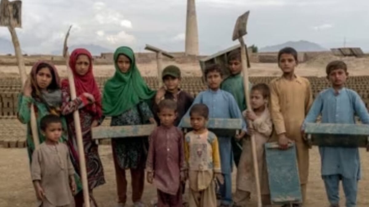 ஒவ்வொரு நாளும் வேலை செய்யும் கட்டாயத்தில் ஆப்கான் சிறார்கள்