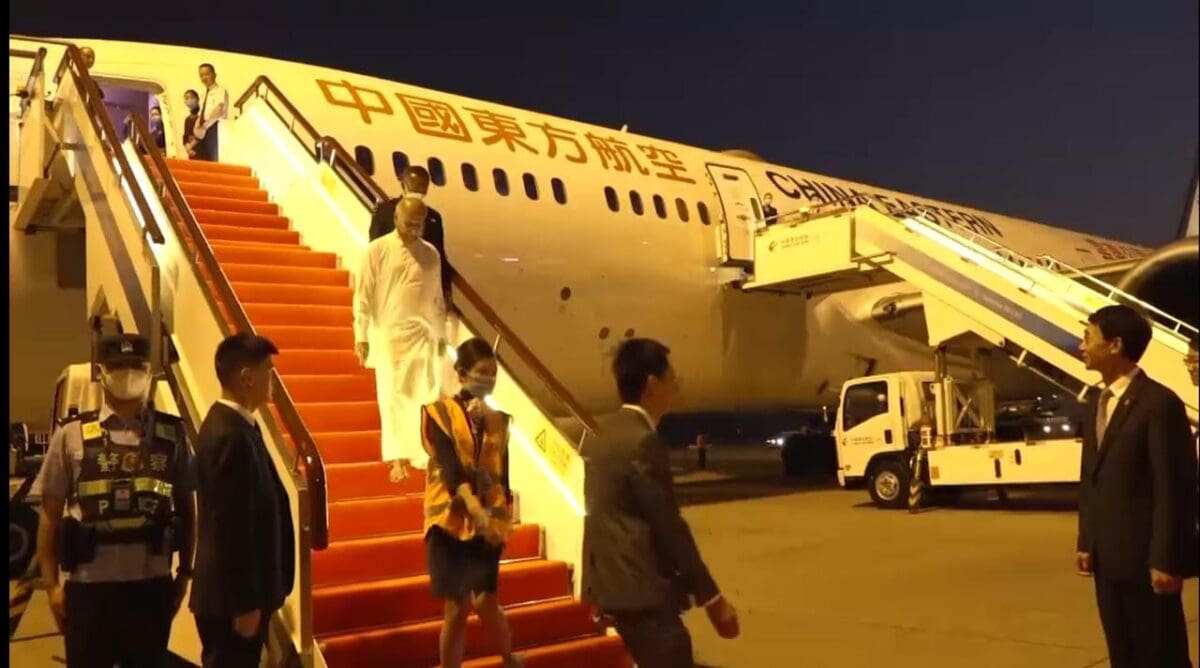 சீனாவிற்கு தினேஷ் குணவர்தன விஜயம்