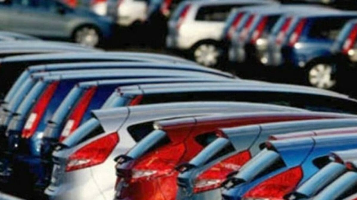 இலங்கையில் குத்தகை செலுத்தாத வாகனங்கள் தொடர்பில் அமைச்சர் உத்தரவு