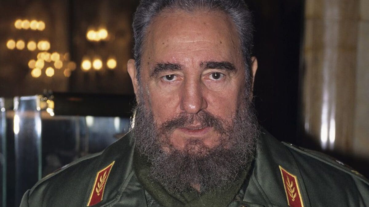 காஸ்ட்ரோவை கொலை செய்ய துடித்த அமெரிக்கா