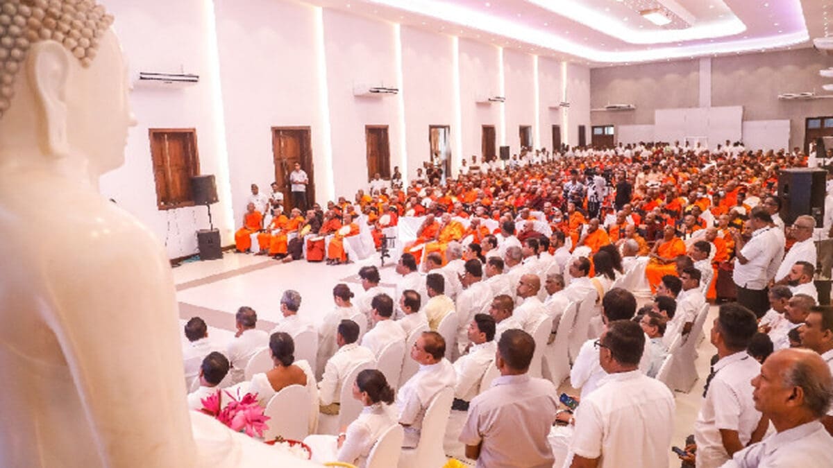 பிக்குகள் முன்னிலையில் சஜித் திட்டவட்டம்