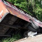 கொழும்பில் இருந்து சென்ற பேருந்து விபத்து - ஐவர் ஆபத்தான நிலையில்