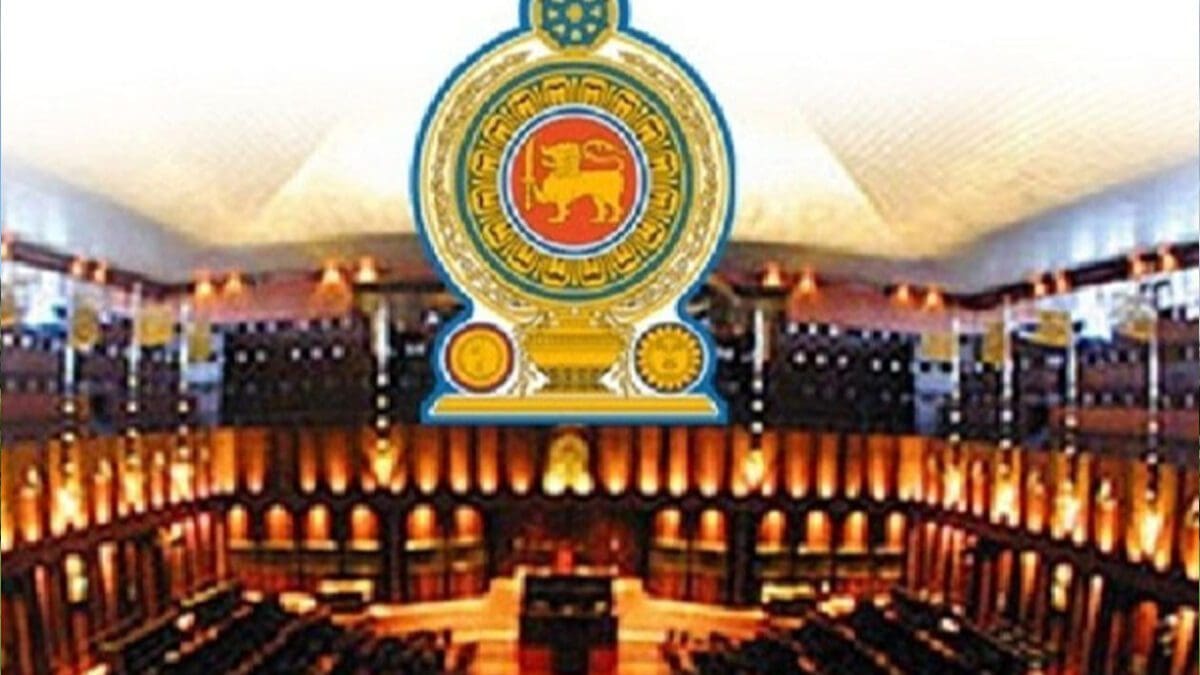 நாடாளுமன்றத்தில் திருடிய நபர் கைது