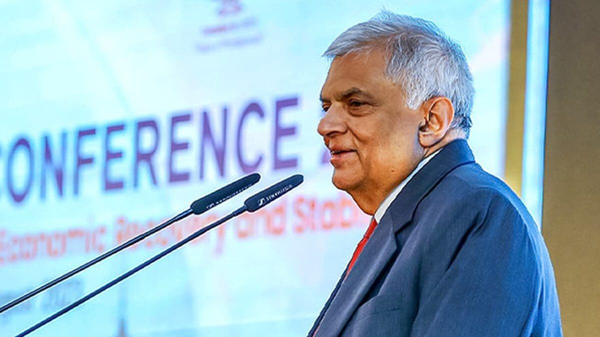 தமிழர்களுக்கு தலையையும் சிங்களவர்களுக்கு வாலையும் காட்டும் ரணிலின் விலாங்கு தந்திரம்