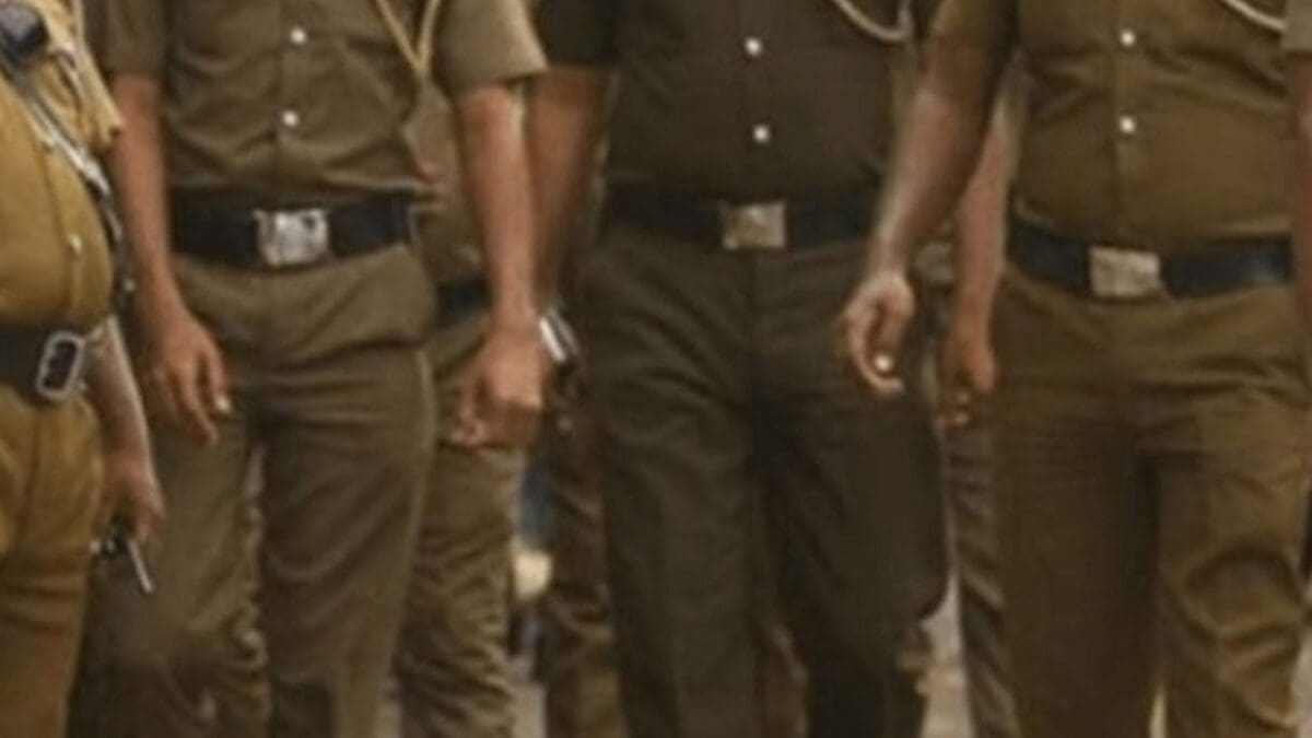 மகனின் கொடுமை தாங்க முடியாமல் பொலிஸ் நிலையம் சென்ற தாய்