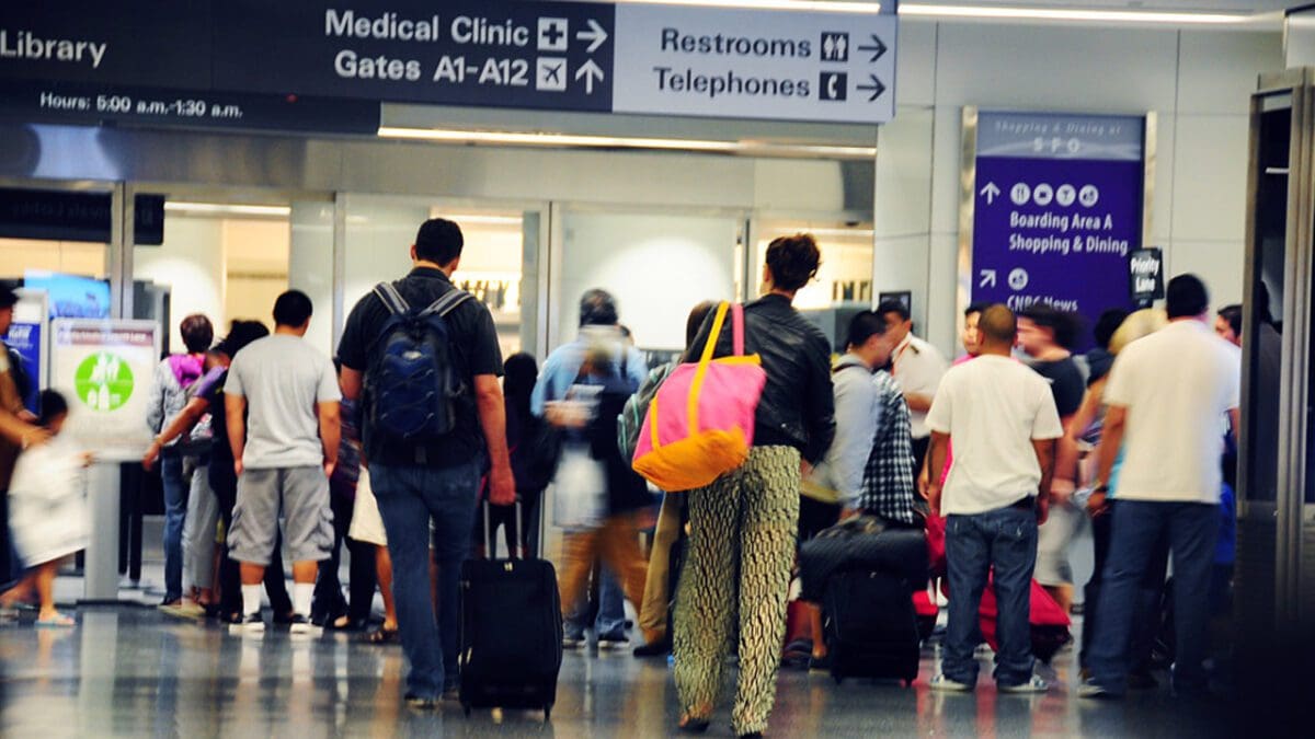 கட்டுநாயக்கவில் சிக்கிய யாழ்ப்பாண தம்பதி