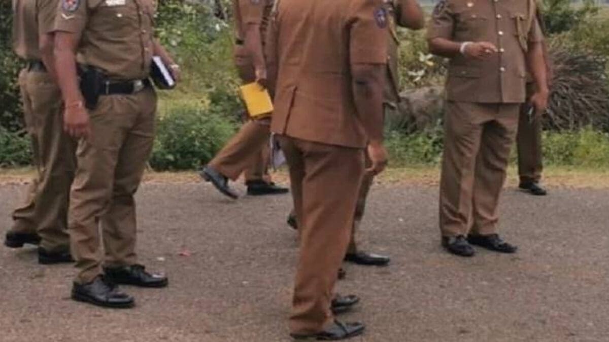 மனைவியைச் சுட்டுக் கொன்று தானும் தற்கொலை செய்த கணவன்