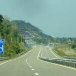 பட்டப்பகலில் கடத்தப்பட்ட தாயும் இரண்டு பிள்ளைகளும்