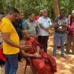 குருந்தூர்மலை விகாரையில் வழிபாடு செய்த சிங்கள மக்கள்!