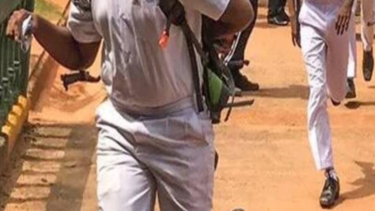 யாழில் மாணவனின் கன்னத்தில் அறைந்த ஆசிரியர்! இறுதியில் சோகம்