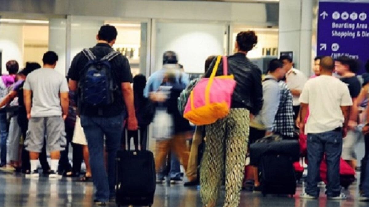 கட்டுப்பாடுகளின் கீழ் வைத்தியர்கள் வெளிநாடு செல்ல அனுமதி!