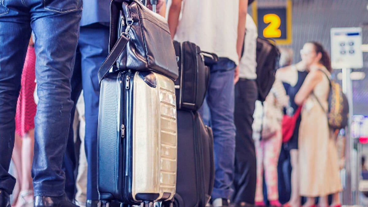 நாட்டை விட்டு வெளியேறும் பல்கலைக்கழக விரிவுரையாளர்கள்