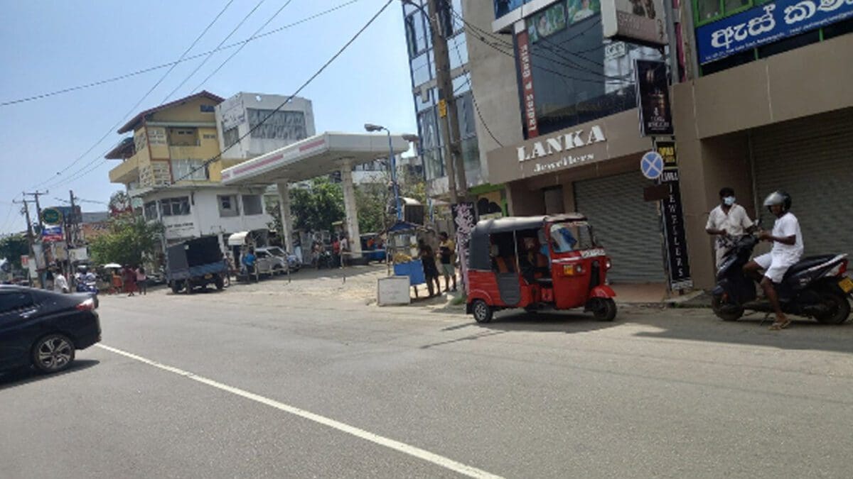 தென்னிலங்கையில் திடீரென குலுங்கிய வீடுகள்